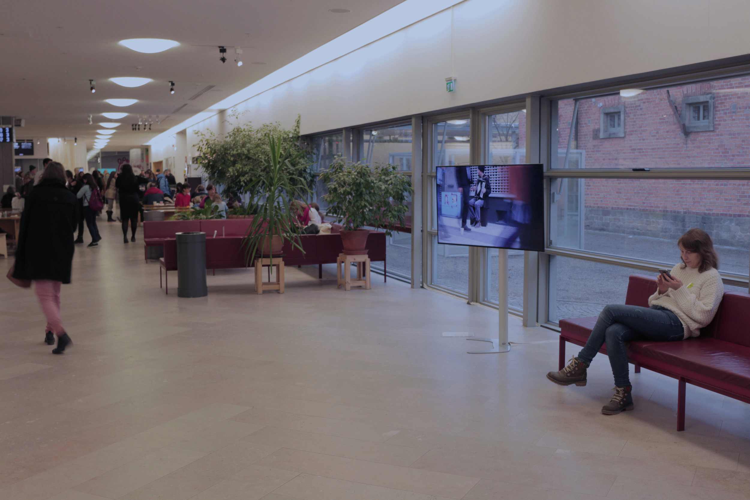 diefahnehoch-moderna Image 2